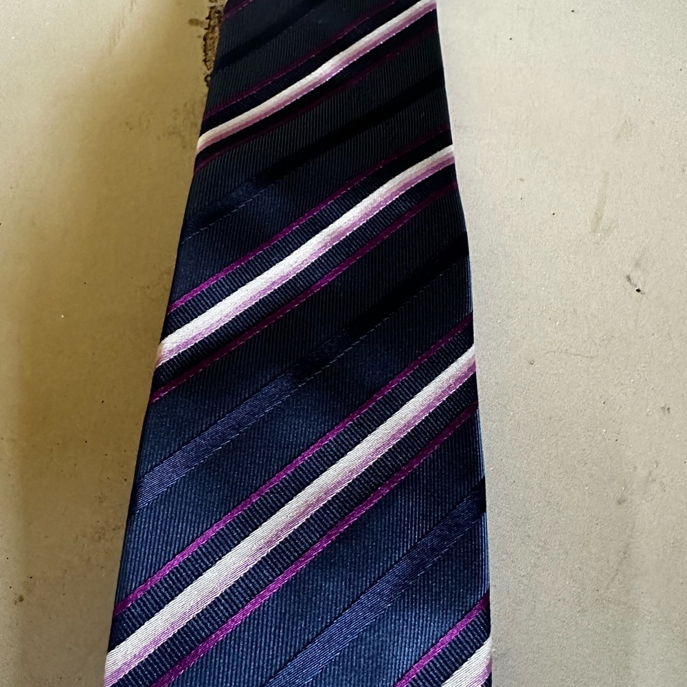 Hugo Boss tie - Picture 2 of 3